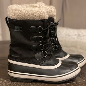Women’s Sorel Carnival Boots. Black. Size 7.5.